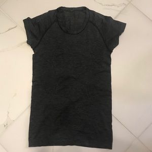 Lululemon Swiftly Tech Sz 6 Heathered Black EUC